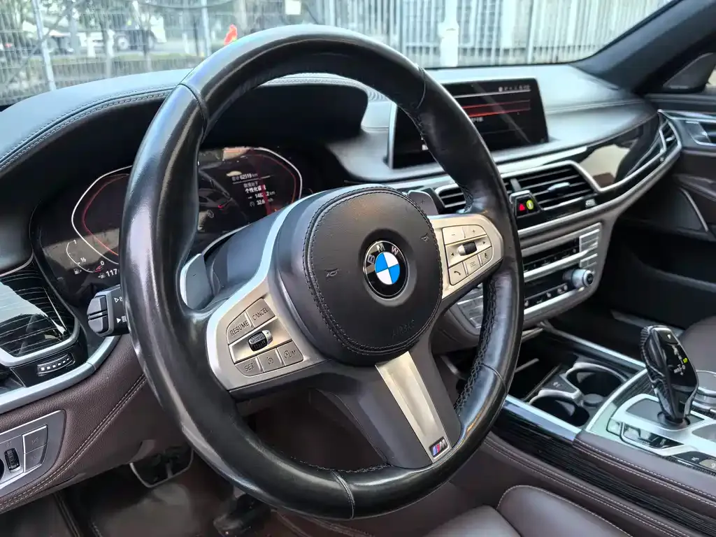 BMW 7 Series — фото 4