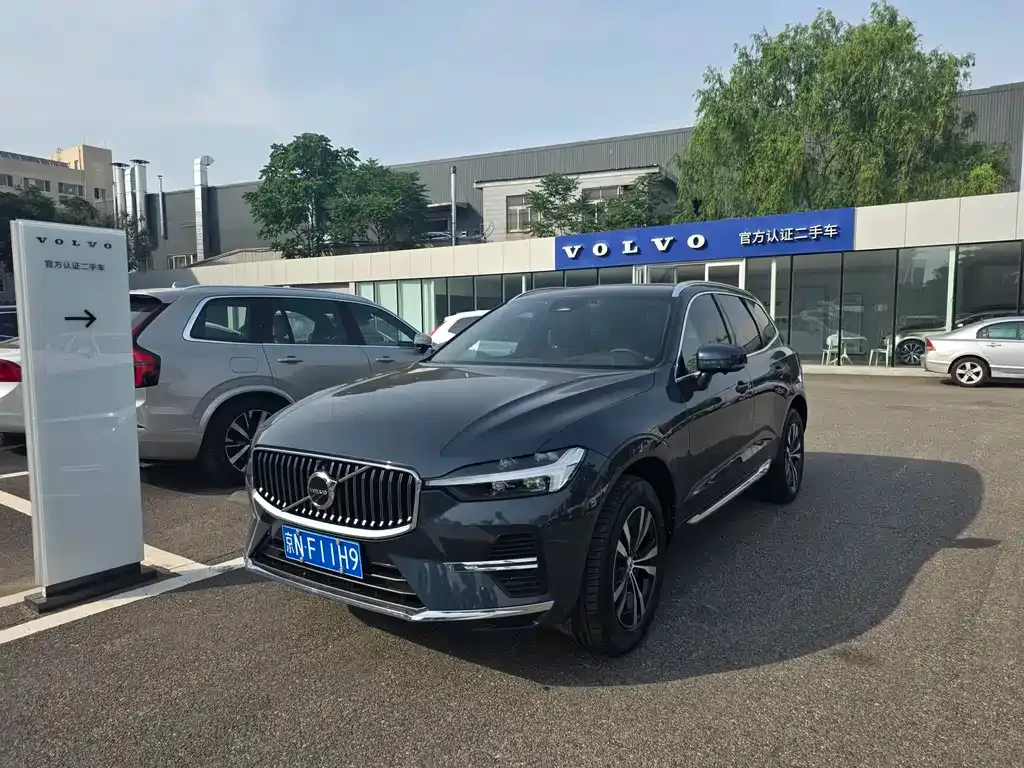 Volvo XC60 — фото 1