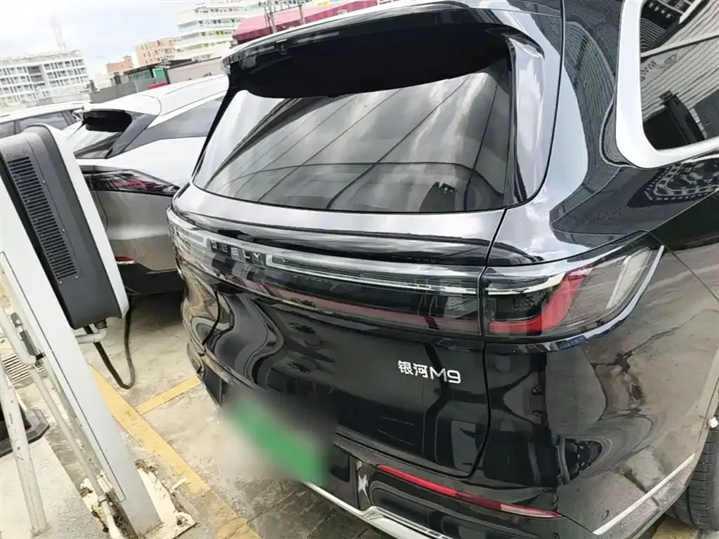Geely Galaxy M9 — фото 10