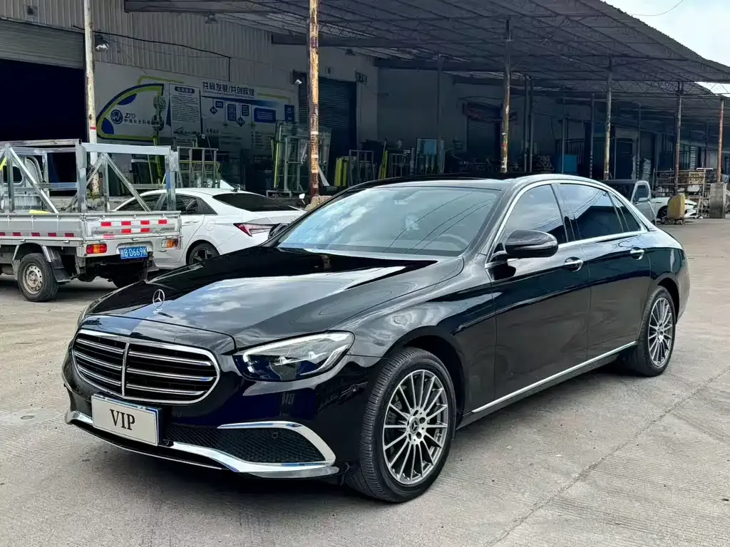 Mercedes-Benz E-Class — фото 1