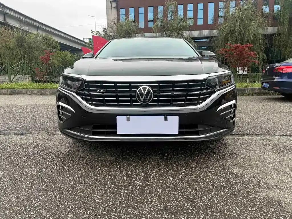 Volkswagen Passat — фото 10