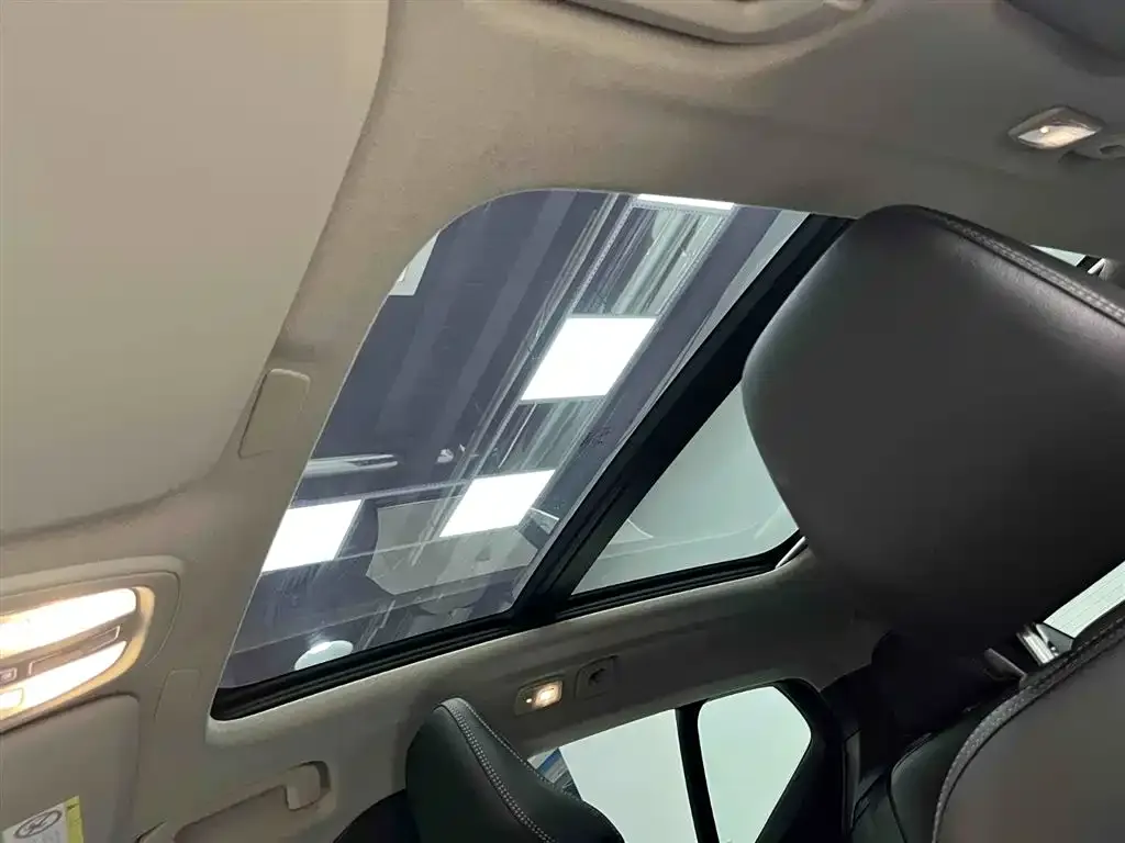 Volvo XC40 — фото 10