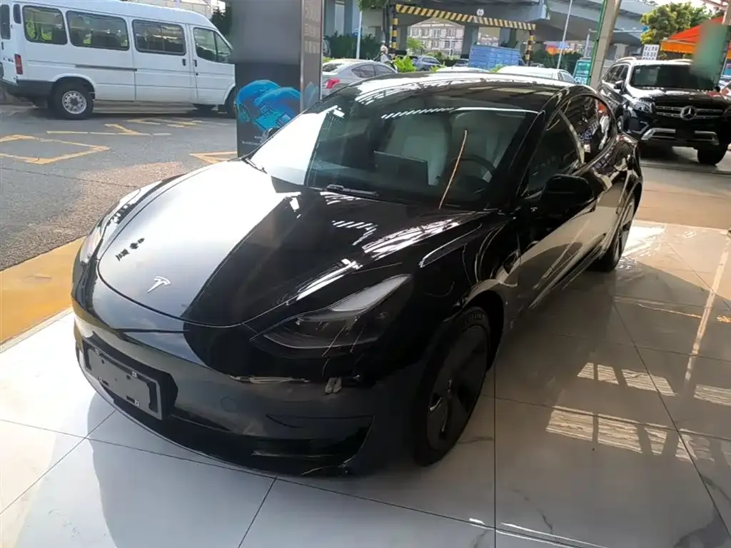 Tesla Model 3 — фото 4