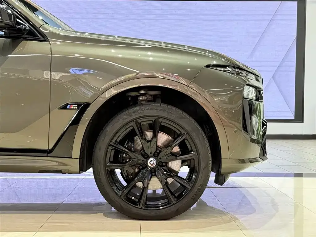 BMW X7 M60i — фото 10