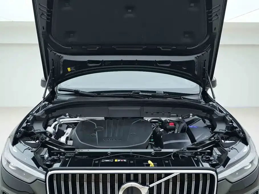 Volvo XC60 — фото 8