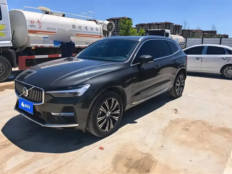 Volvo XC60 — фото 1