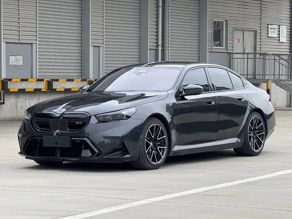 BMW M5 New Energy — фото 1