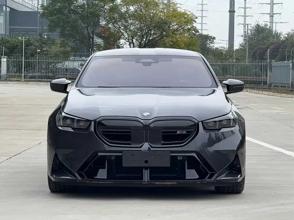 BMW M5 New Energy — фото 6