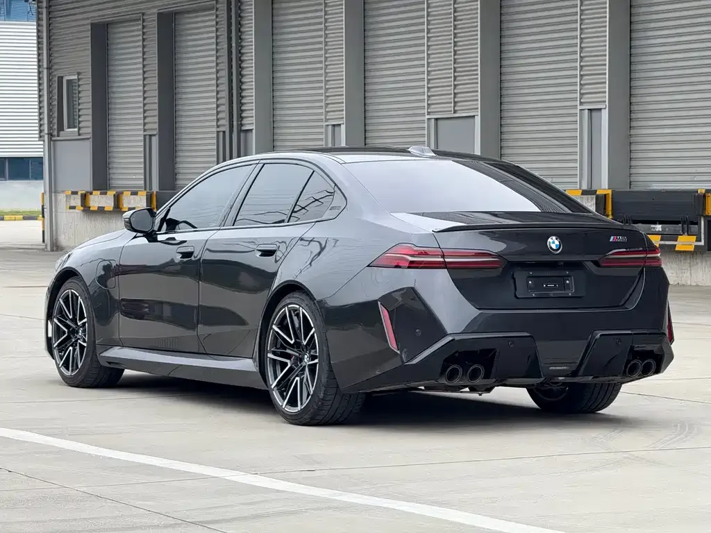 BMW M5 New Energy — фото 3