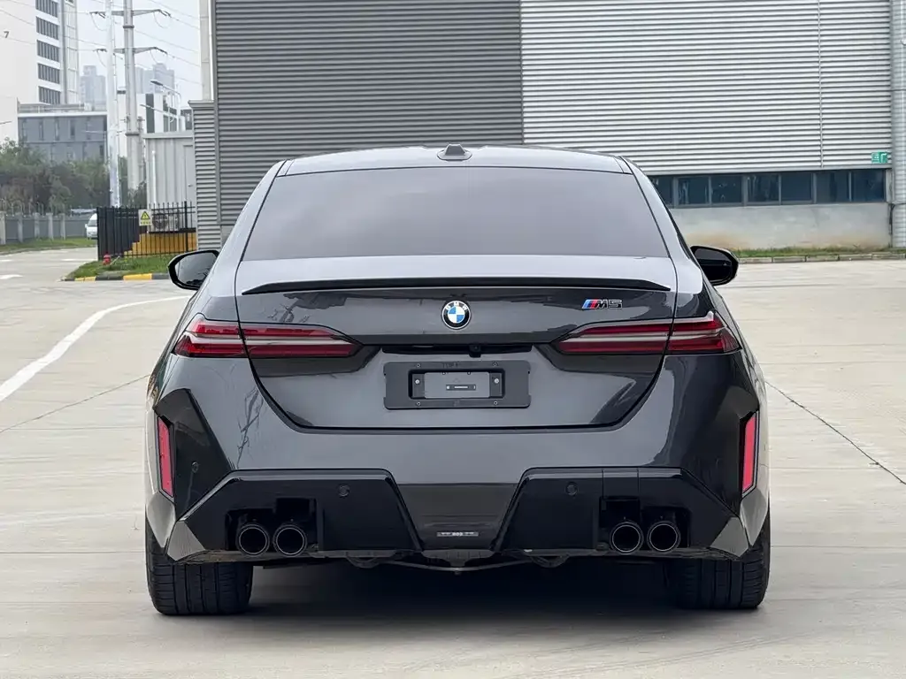 BMW M5 New Energy — фото 10