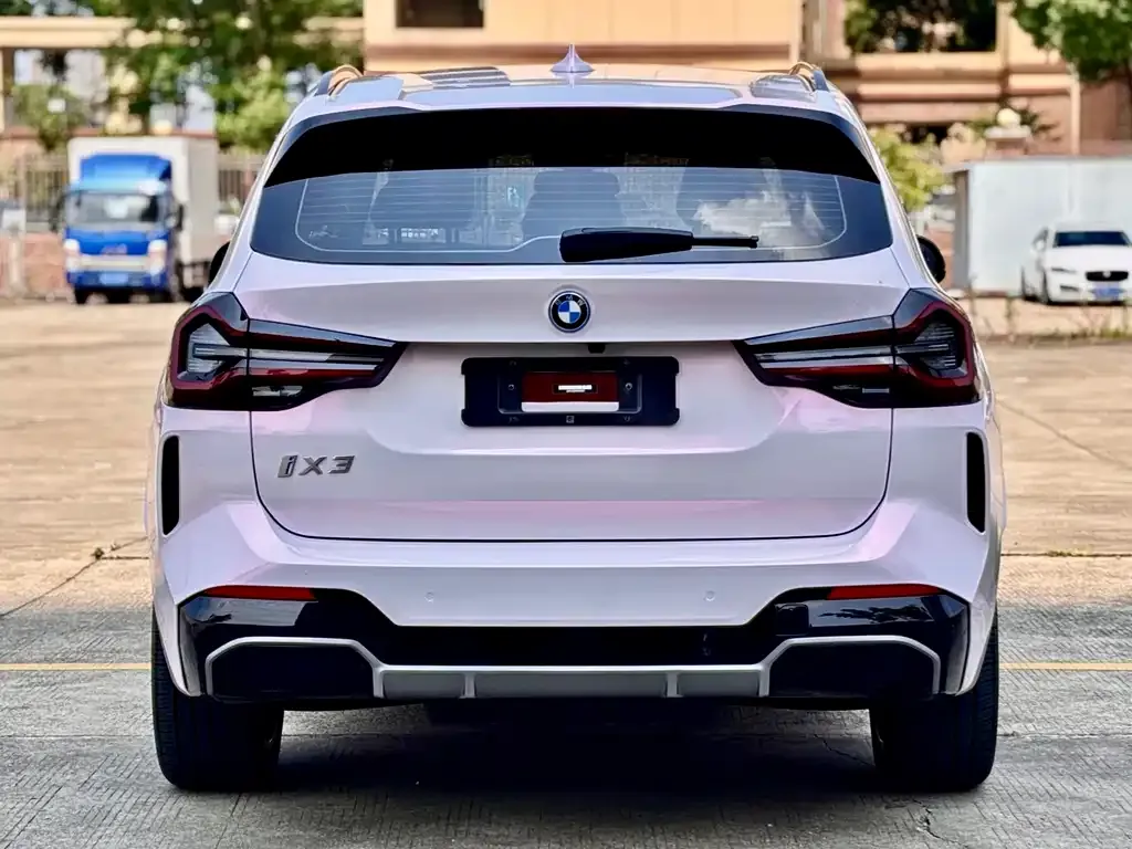BMW iX3 — фото 6