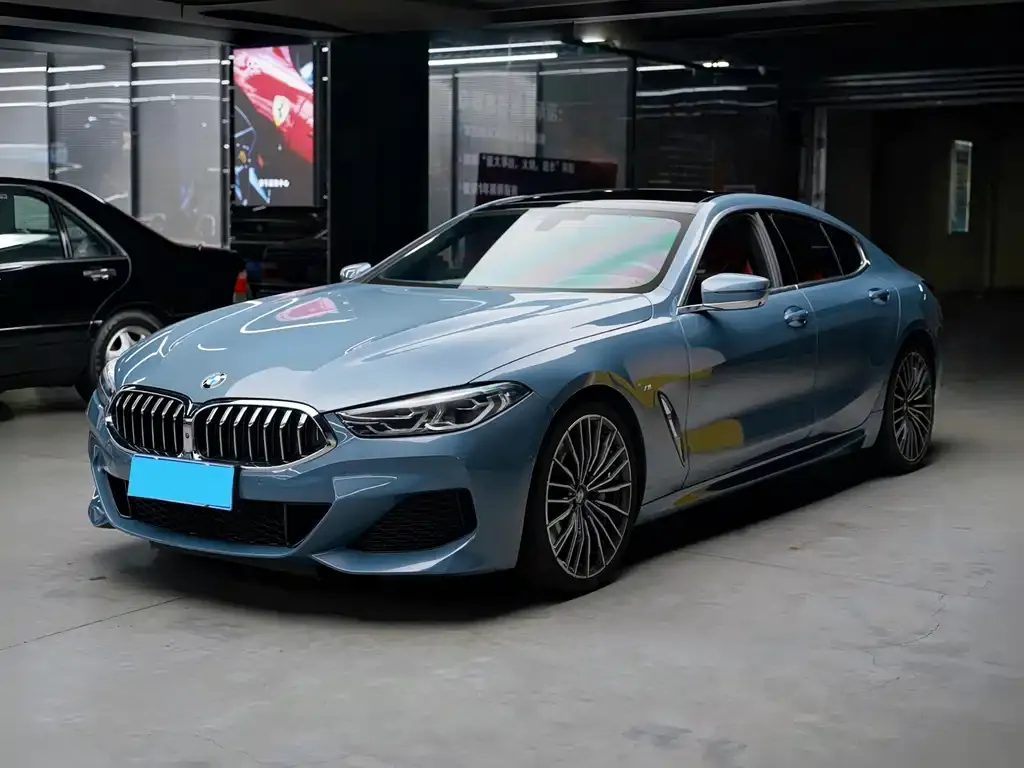 BMW 8 Series — фото 1