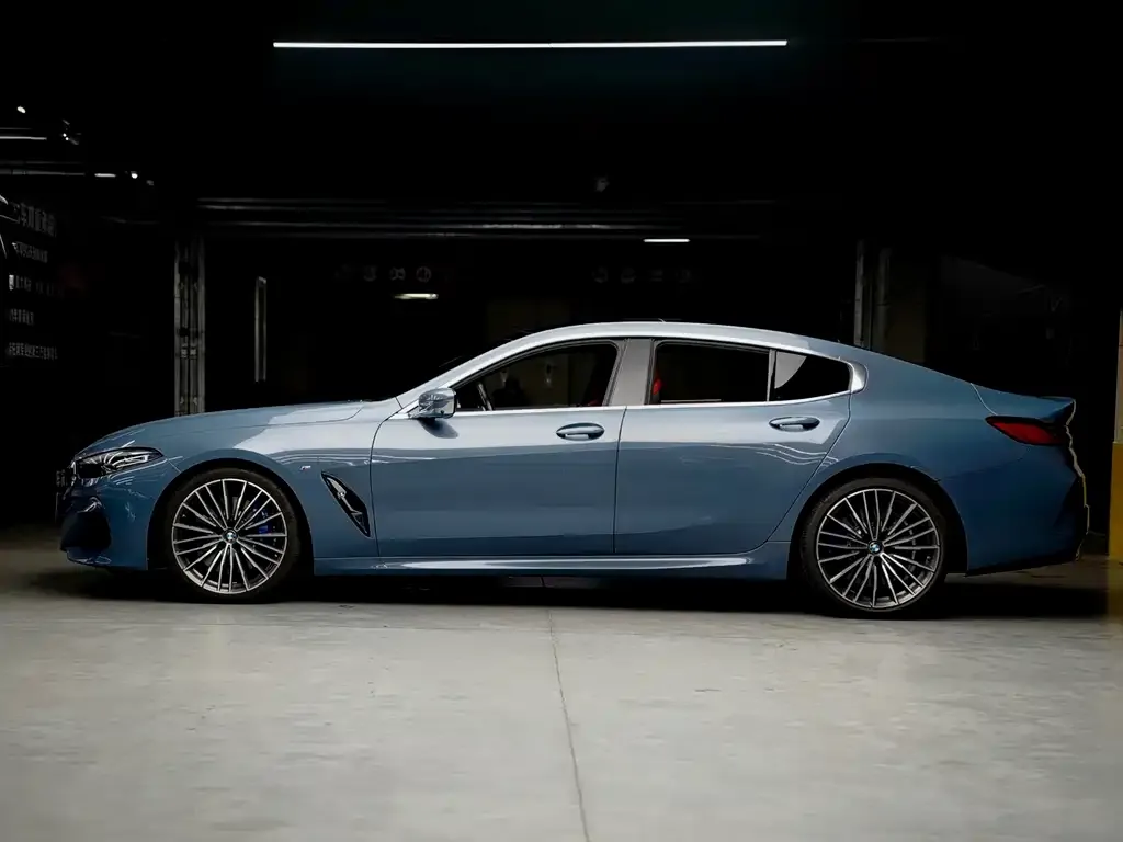 BMW 8 Series — фото 2