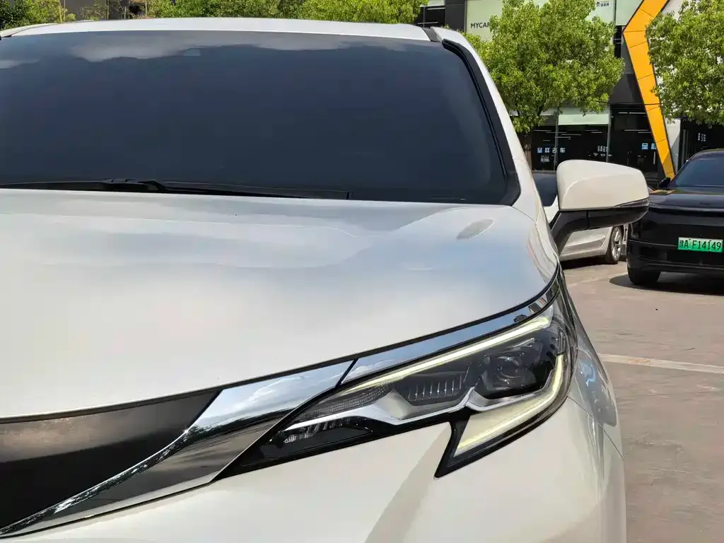 Toyota Sienna — фото 4