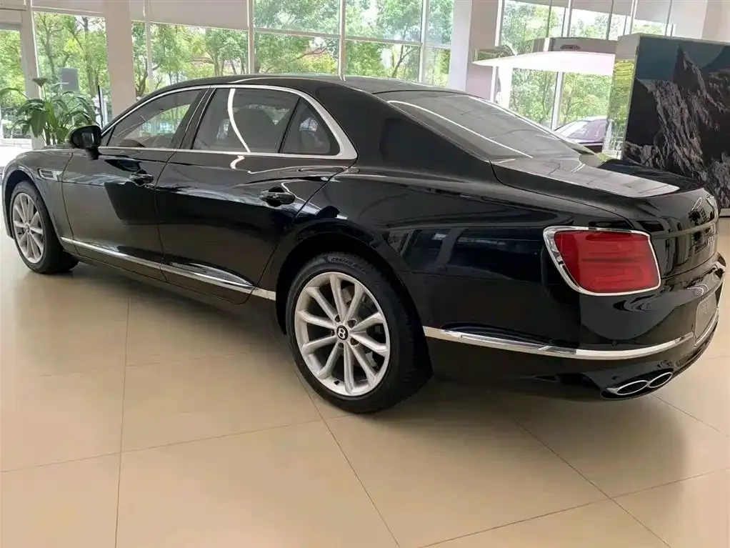 Bentley Flying Spur — фото 2