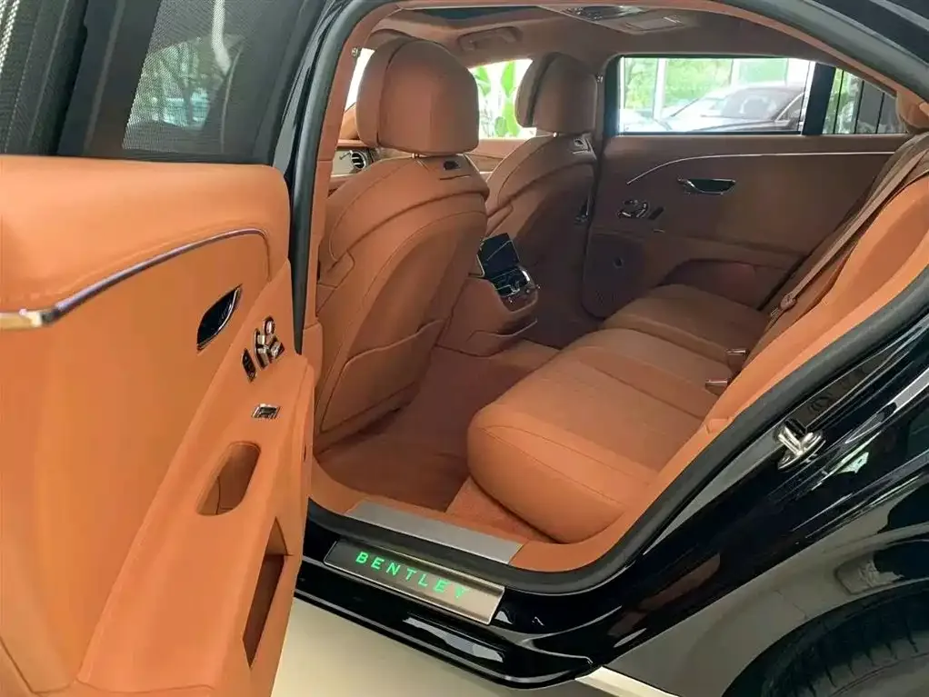Bentley Flying Spur — фото 3