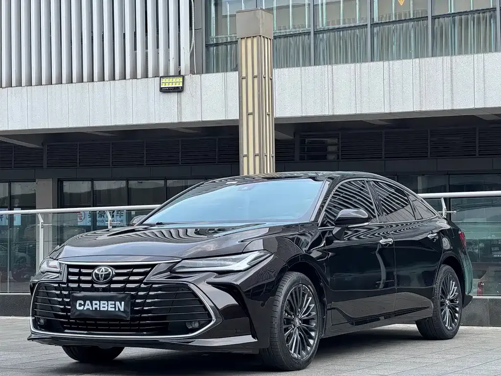 Toyota Avalon — фото 1