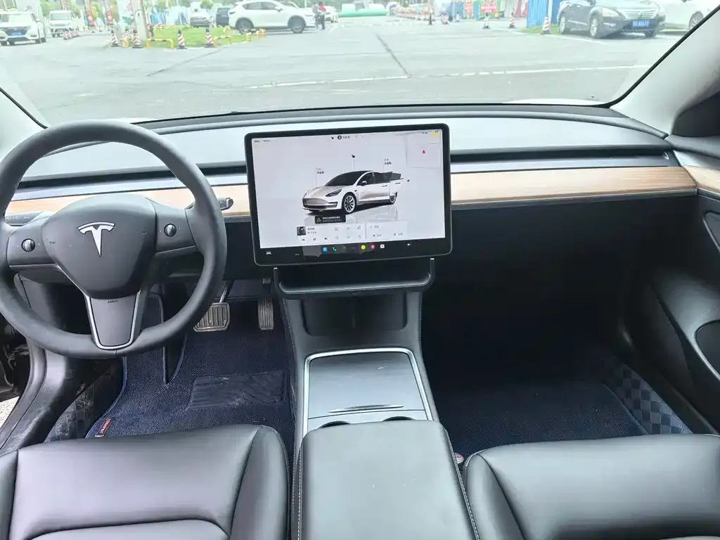 Tesla Model 3 — фото 5
