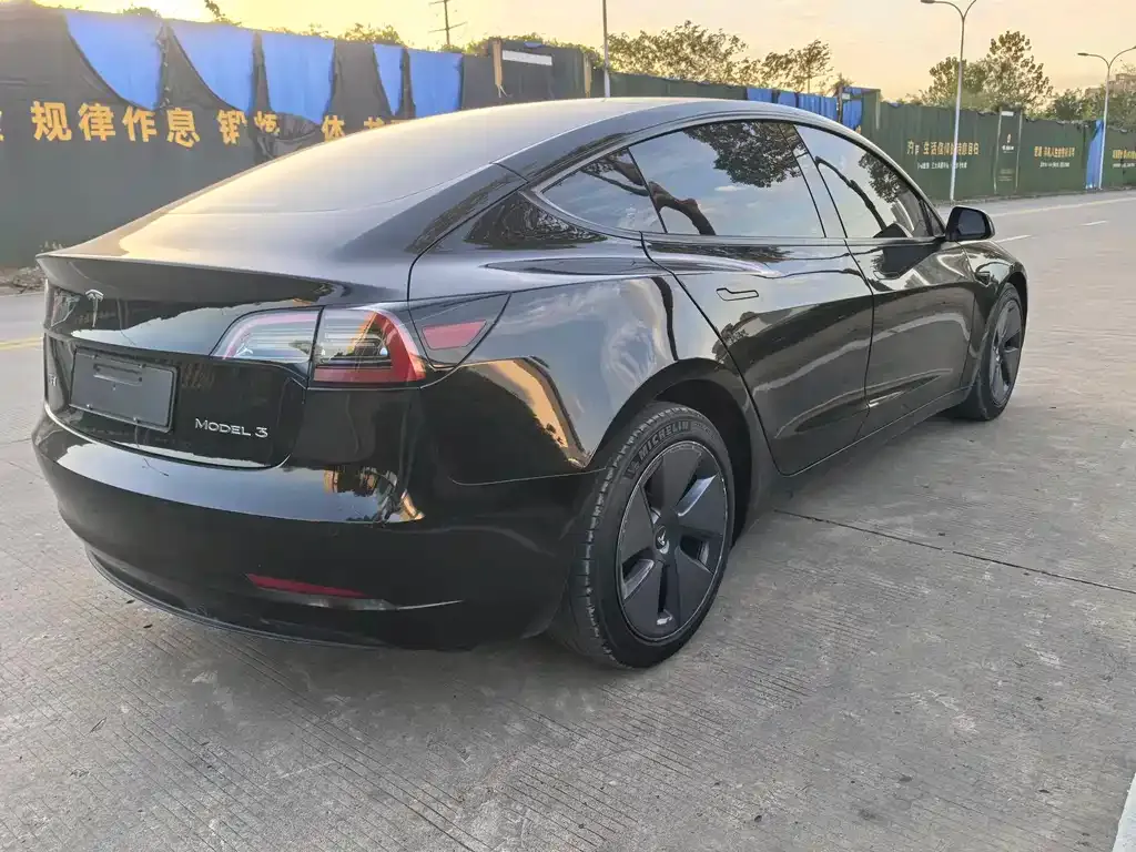 Tesla Model 3 — фото 3