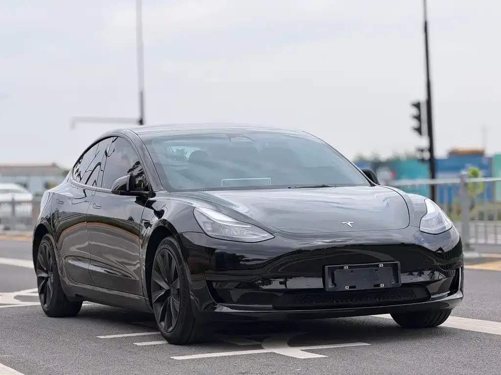 Tesla Model 3 — фото 9