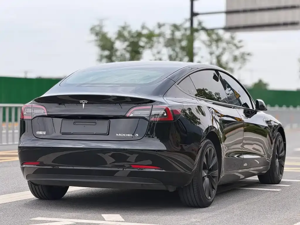 Tesla Model 3 — фото 4