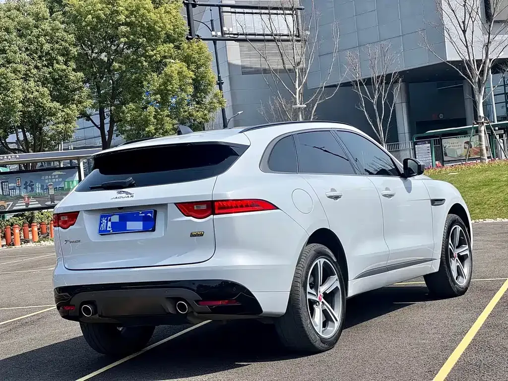 Jaguar F-PACE — фото 10