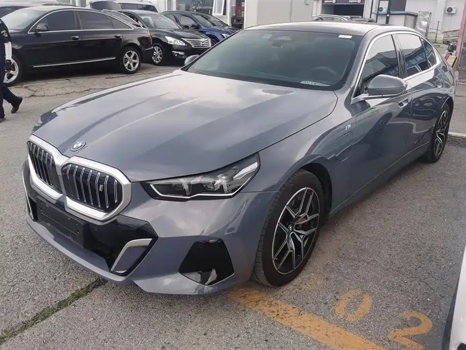 BMW i5 — фото 1
