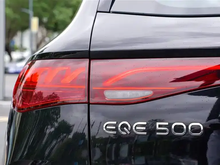 Mercedes-Benz EQE SUV — фото 6