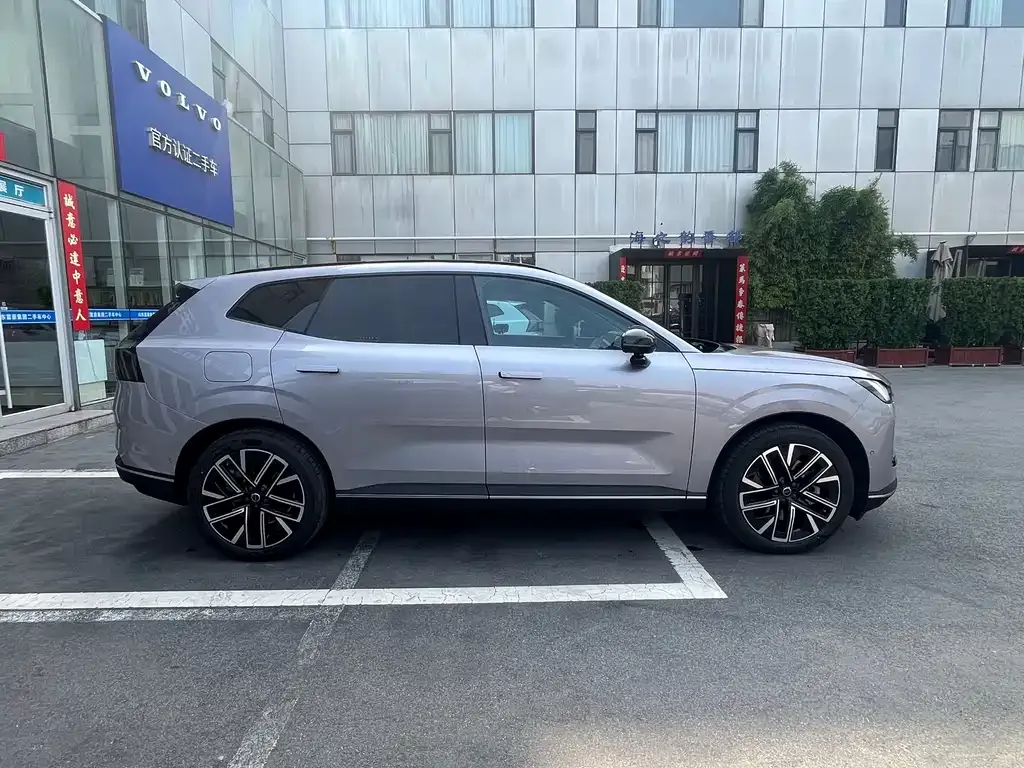 Volvo XC70 Plug-in Hybrid — фото 9