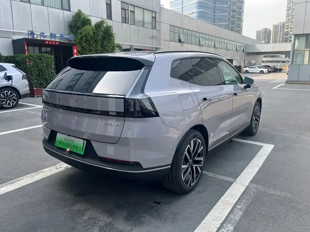 Volvo XC70 Plug-in Hybrid — фото 6