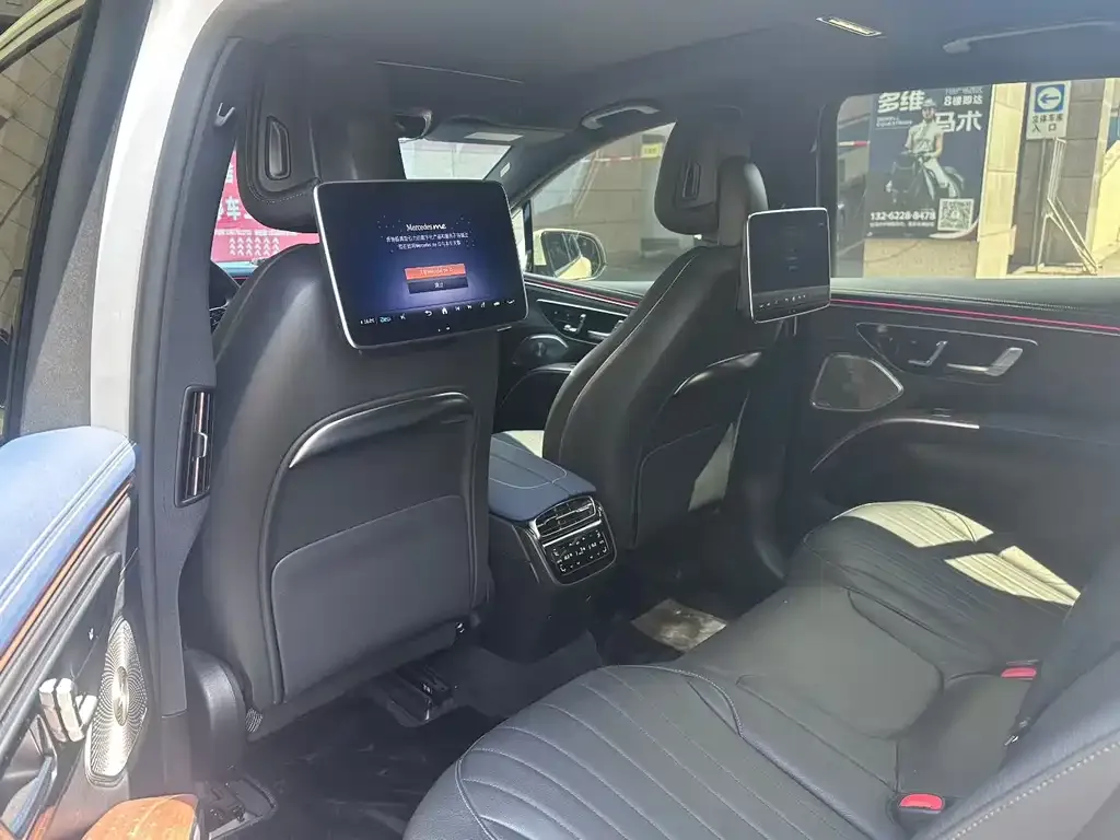 Mercedes-Benz EQS SUV — фото 3