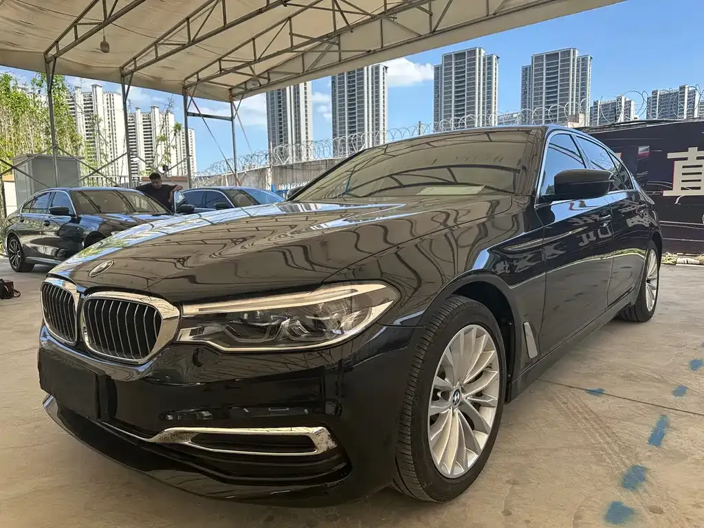 BMW 5 Series — фото 1