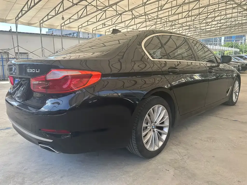 BMW 5 Series — фото 5