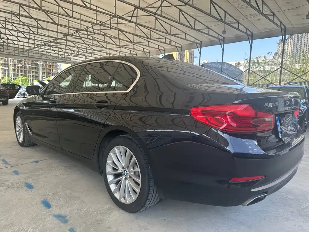BMW 5 Series — фото 9
