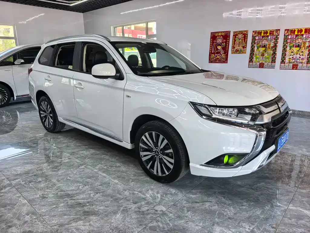 Mitsubishi Outlander — фото 7