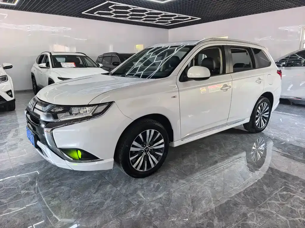 Mitsubishi Outlander — фото 8