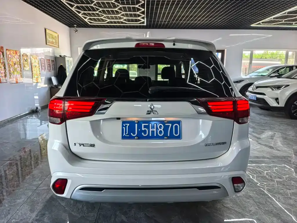 Mitsubishi Outlander — фото 3