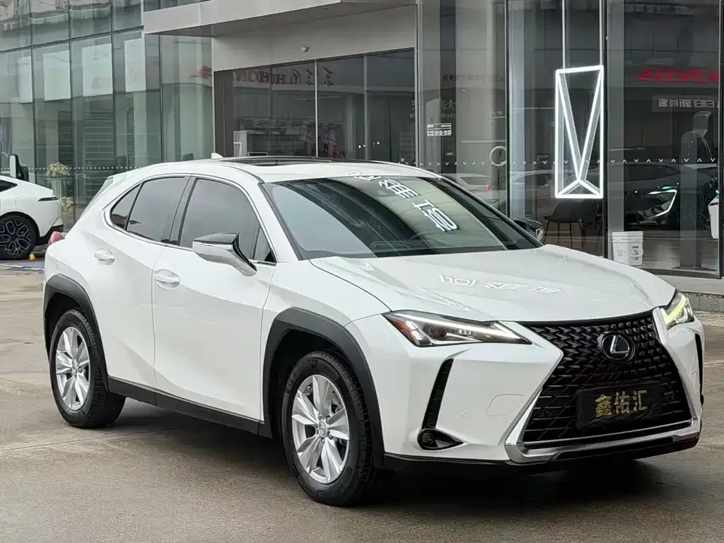 Lexus UX — фото 1