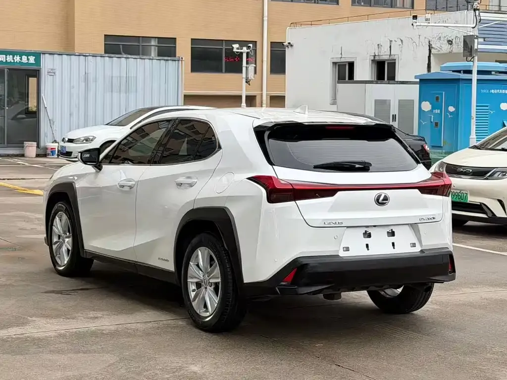 Lexus UX — фото 4