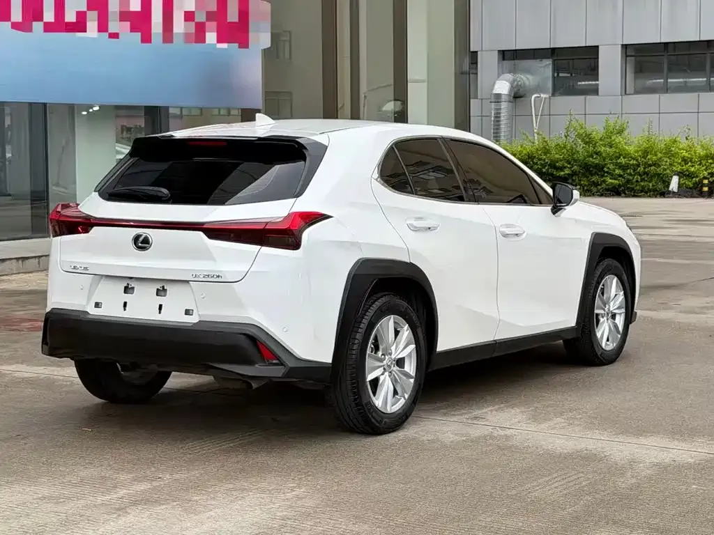 Lexus UX — фото 8
