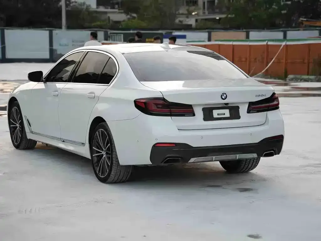 BMW 5 Series — фото 4