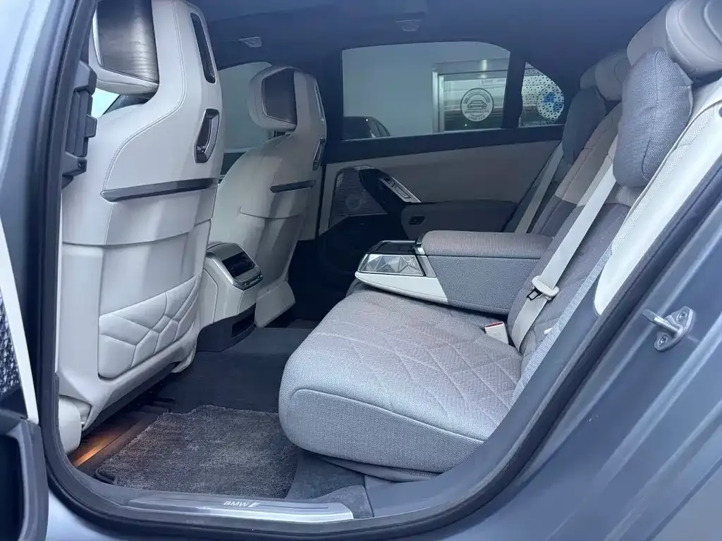 BMW i7 — фото 10