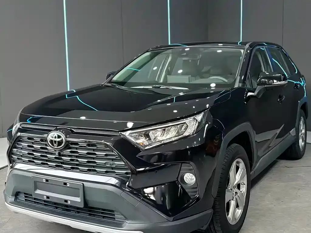 Toyota RAV4 — фото 1