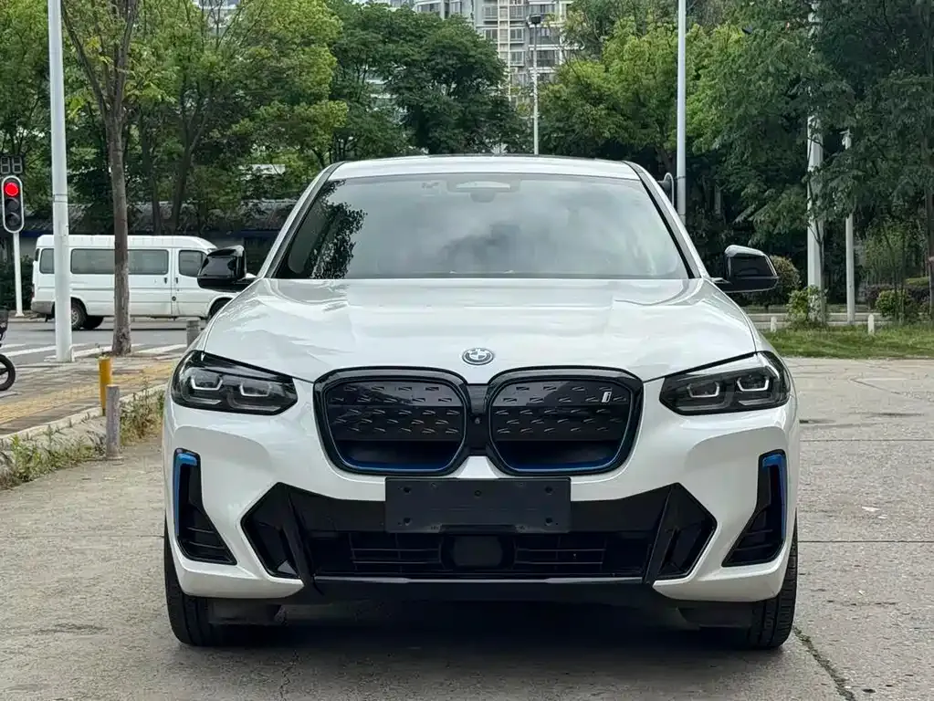BMW iX3 — фото 2