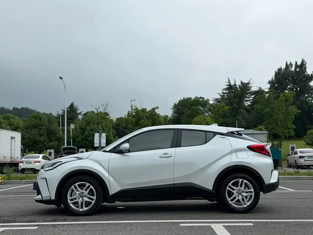 Toyota C-HR — фото 8