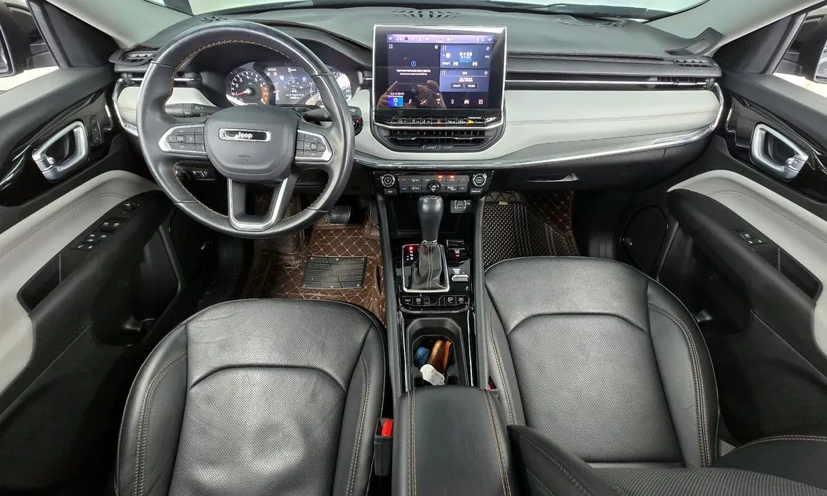 Jeep Compass — фото 9