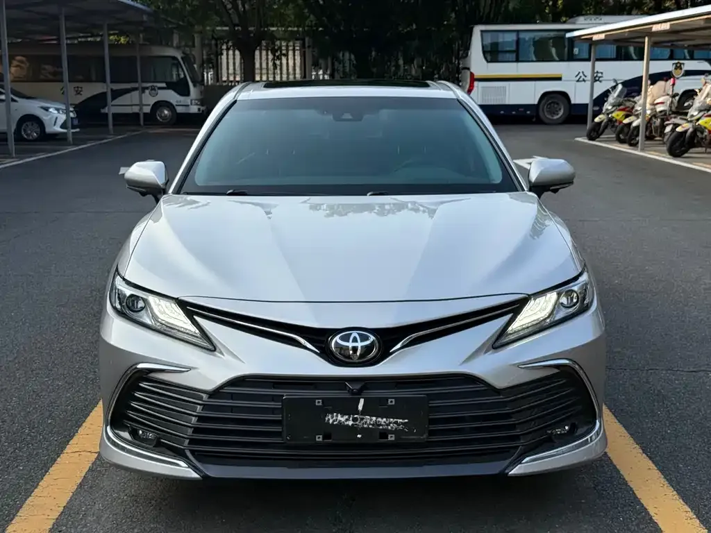 Toyota Camry — фото 7