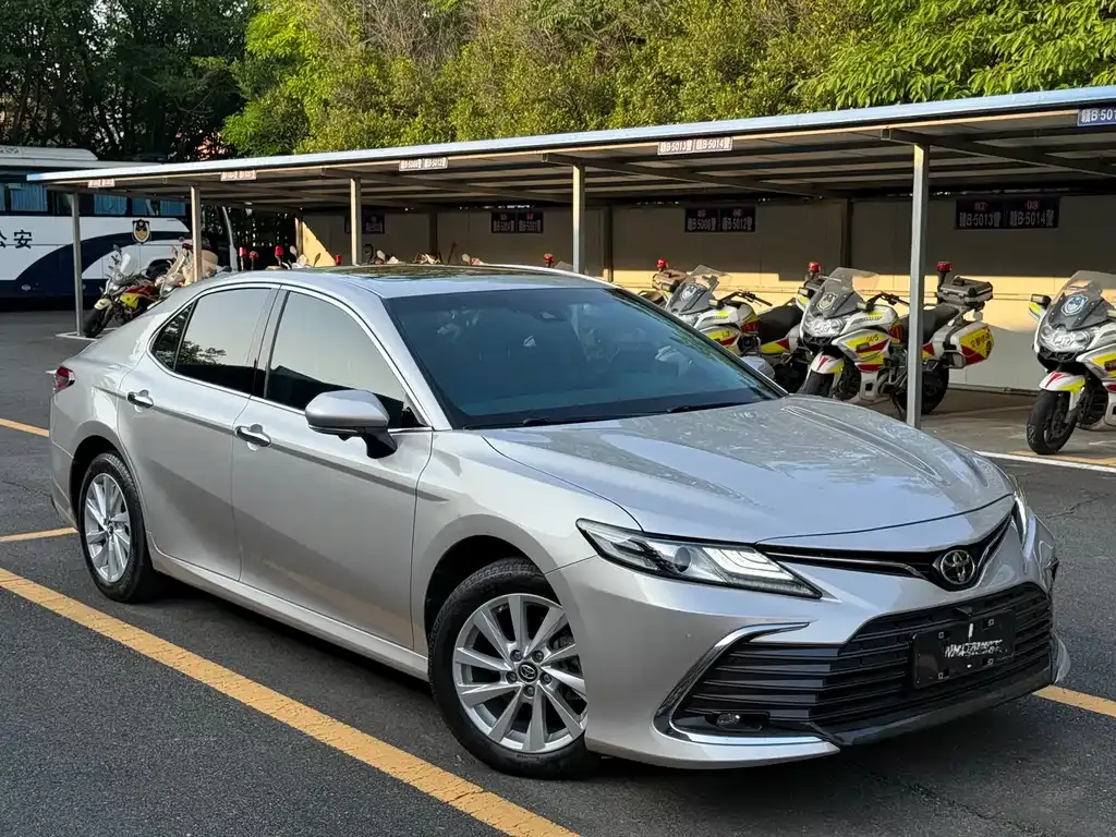 Toyota Camry — фото 10