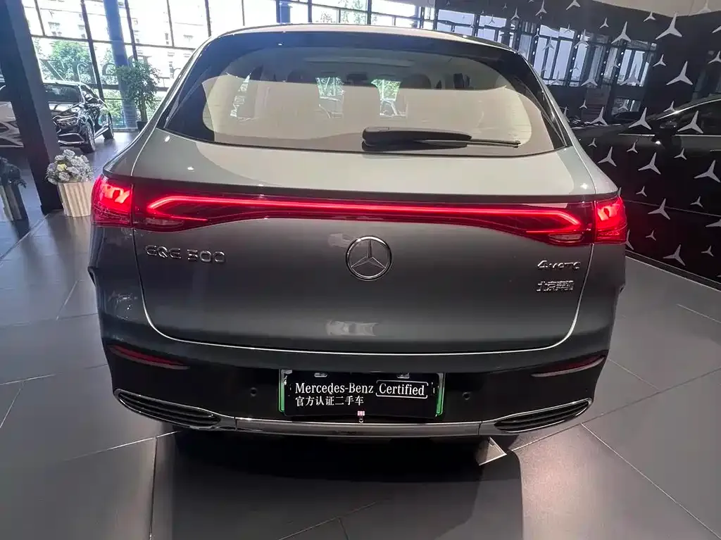 Mercedes-Benz EQE SUV — фото 7