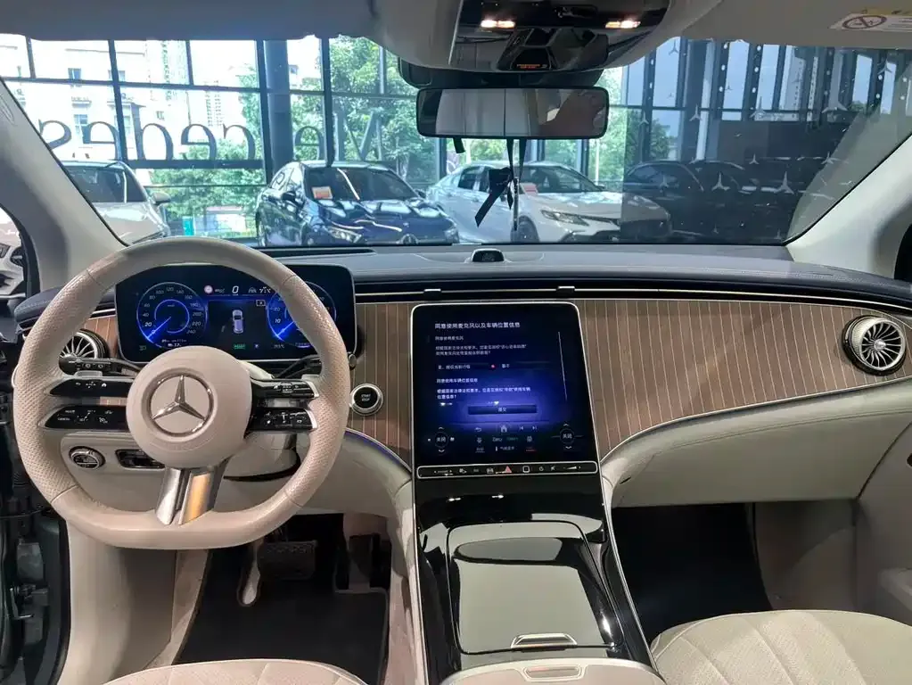 Mercedes-Benz EQE SUV — фото 5